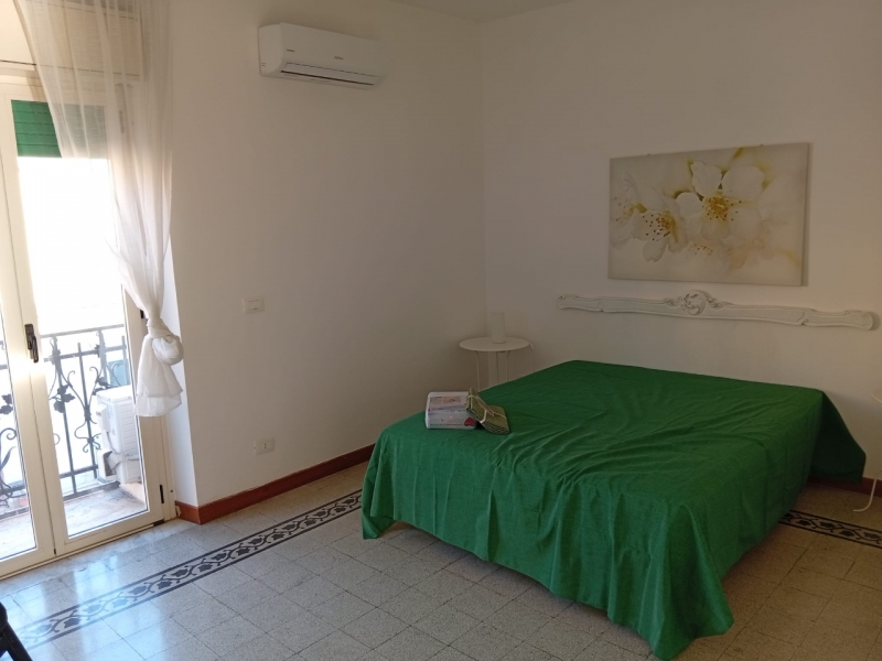 Ampio Appartamento Con Terrazzo Via De Nava 