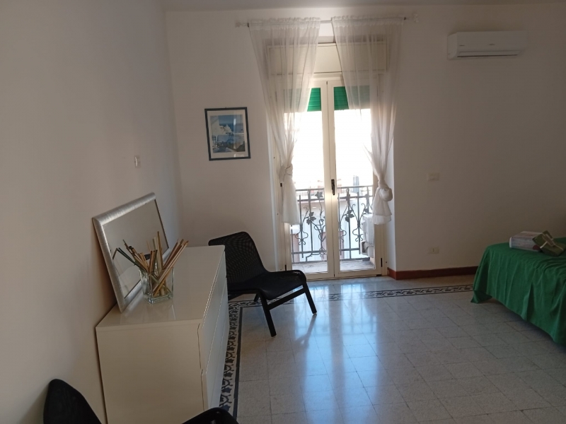 Ampio Appartamento Con Terrazzo Via De Nava 