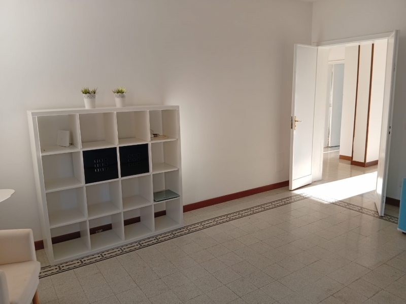 Ampio Appartamento Con Terrazzo Via De Nava 