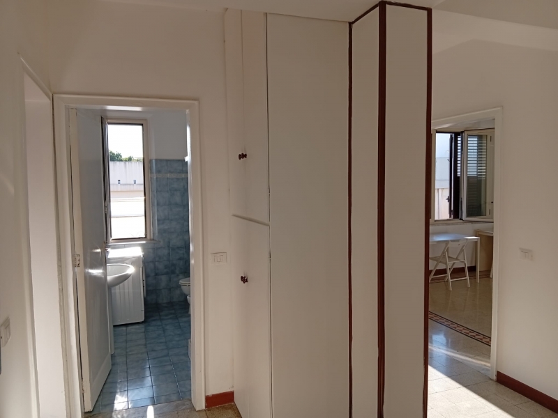 Ampio Appartamento Con Terrazzo Via De Nava 