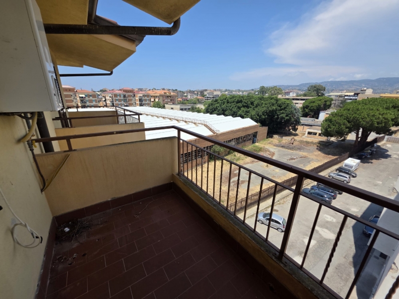 Attico Mansardato Con Posto Auto Catona 80 Mq