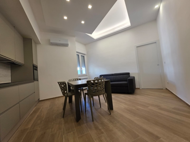 Appartamento Ristrutturato Arredato Viale Amendola 60 Mq