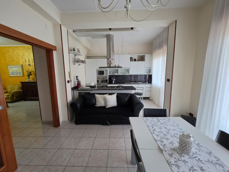 Appartamento Ristrutturato Pressi Ponte Sant'Anna 126 Mq