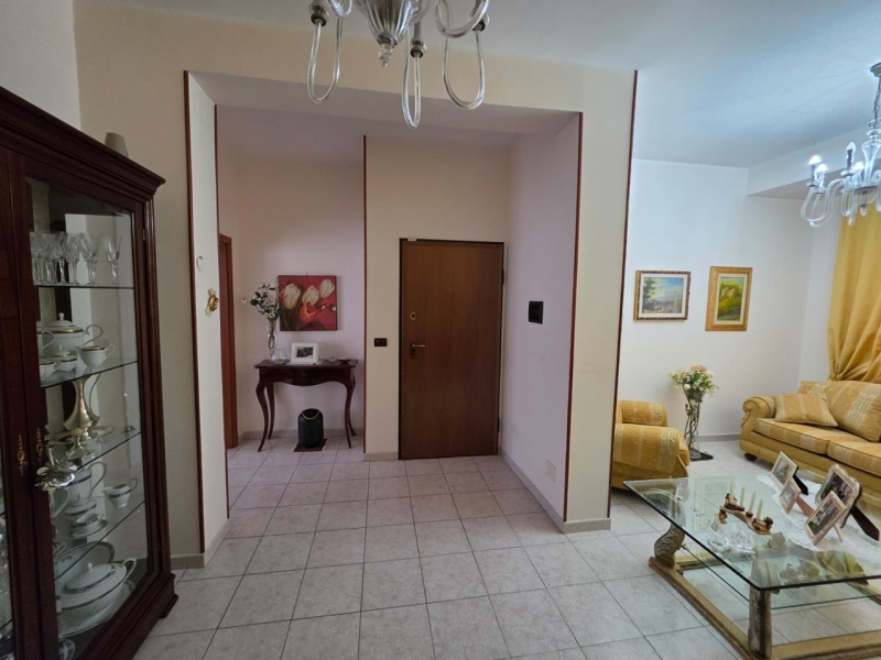 Appartamento Ristrutturato Pressi Ponte Sant'Anna 126 Mq
