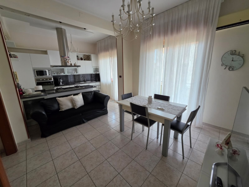 Appartamento Ristrutturato Pressi Ponte Sant'Anna 126 Mq