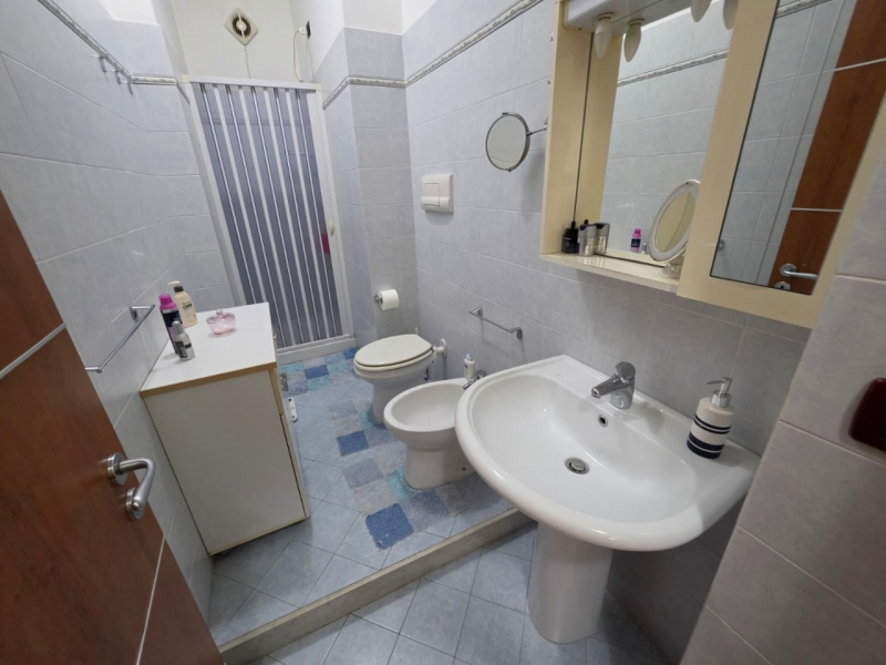 Appartamento Ristrutturato Pressi Ponte Sant'Anna 126 Mq