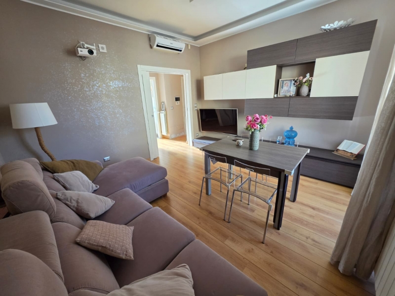 Elegante Appartamento Finemente Ristrutturato Villa San Giovanni 82 Mq
