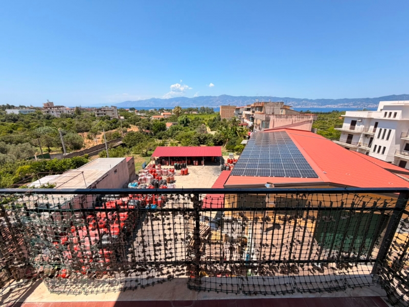 Ampio Appartamento 130 Mq + Porzione Terrazzo Catona