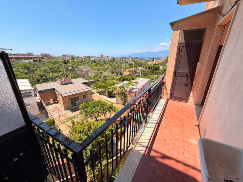 Ampio Appartamento 130 Mq + Porzione Terrazzo Catona