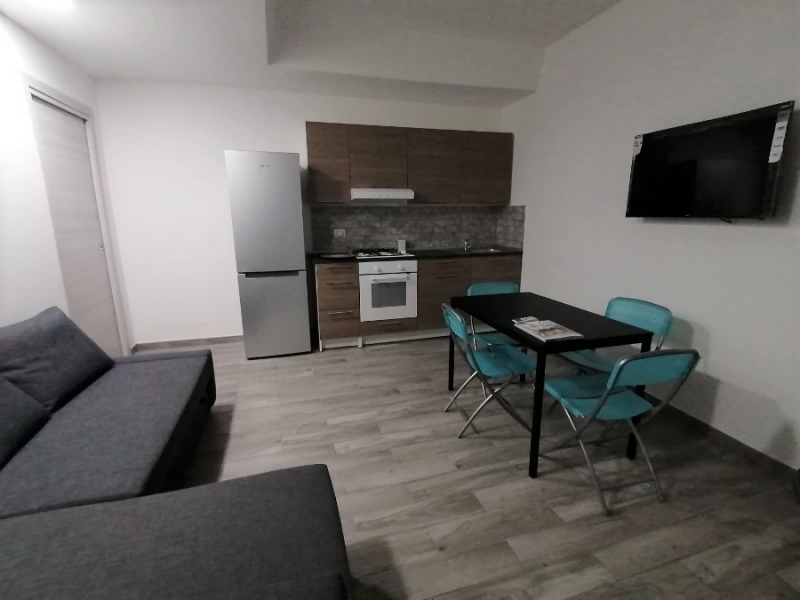 Mese Agosto Appartamento Ristrutturato Arredato Centro Via Rosselli 60 Mq