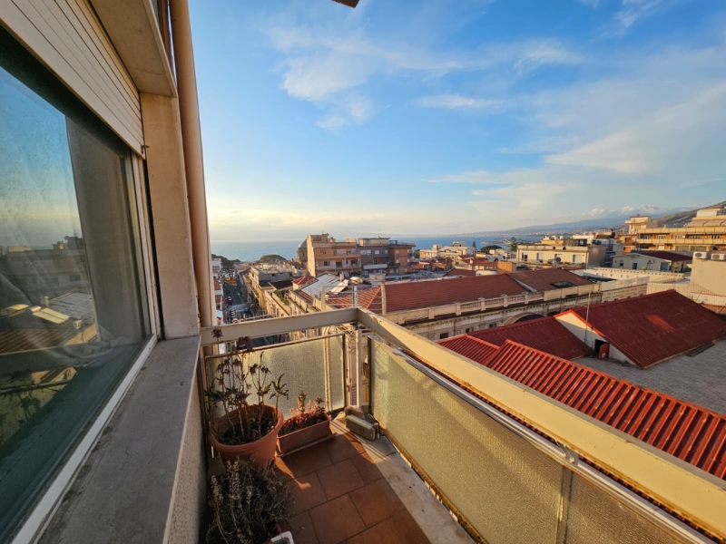 Appartamento Panoramico Via Fata Morgana 104 Mq