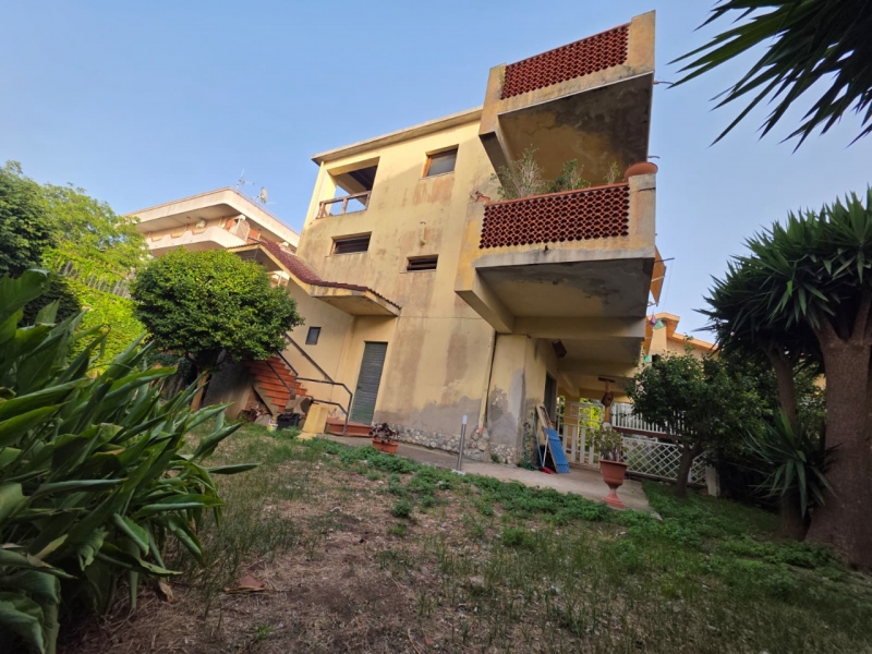 Villa Indipendente Tre Livelli Con Corte Campo Calabro