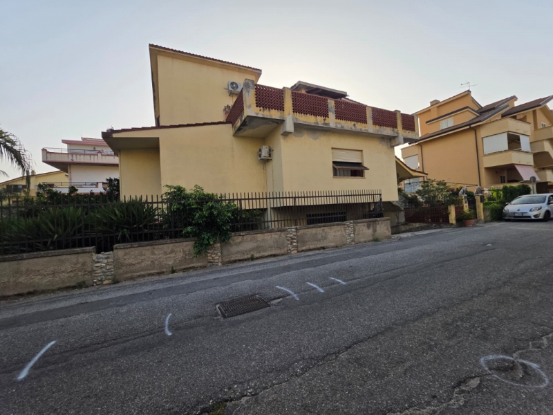 Villa Indipendente Tre Livelli Con Corte Campo Calabro