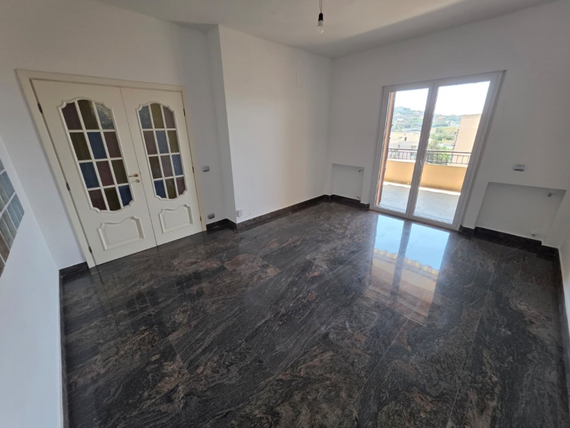 Prestigioso Appartamento Con Veranda Spirito Santo 150 Mq