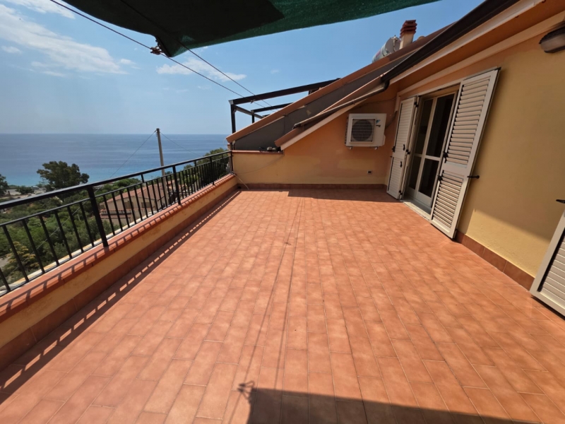Appartamento Arredato o Vuoto Con Terrazzo San Lorenzo