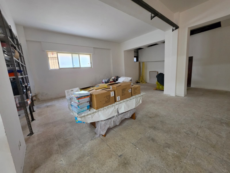 Ampio Locale C3 370 Mq Con Cortile 100 Mq Archi
