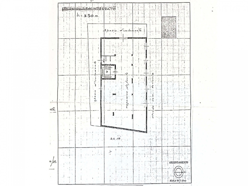 Ampio Locale C3 370 Mq Con Cortile 100 Mq Archi
