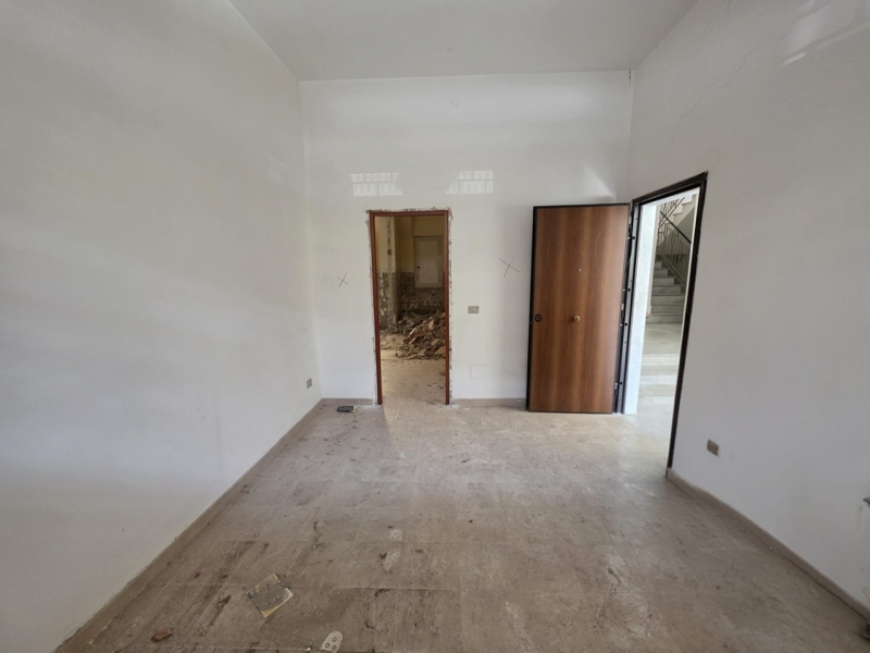 Locale Due Vetrine Viale Aldo Moro 70 Mq