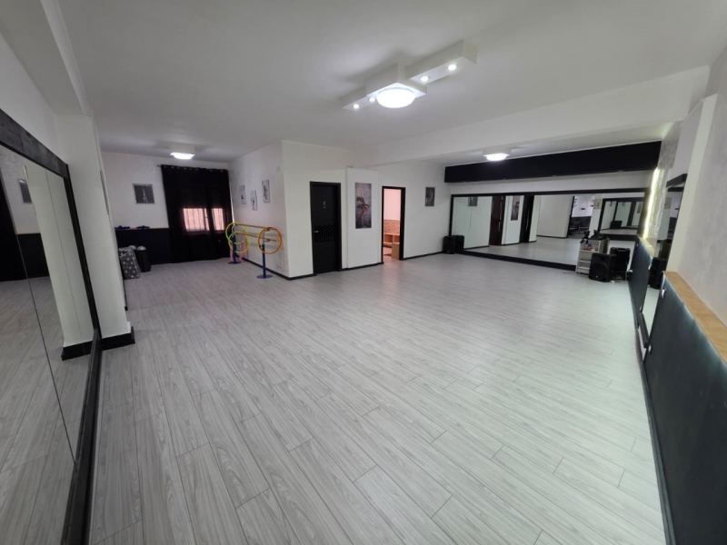 Locale Commerciale Adibito A Scuola Danza Pronto All'Uso Catona