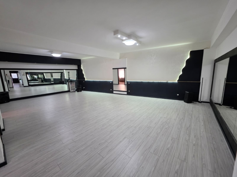 Locale Commerciale Adibito A Scuola Danza Pronto All'Uso Catona