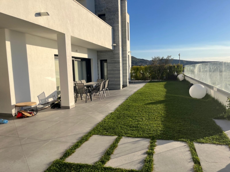  Prestigiosa Villa Nuova Arredata + Piscina + Garage Mortara