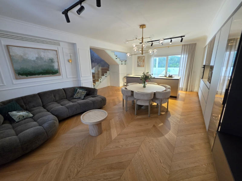 Villino Indipendente Super Design Su Due Livelli Con Giardino Reggio Campi