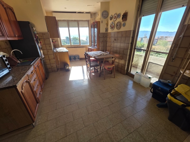 Appartamento Luminoso Archi 98 Mq