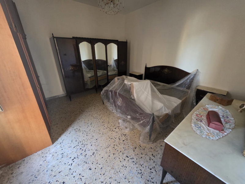 Casa Indipendente Su Tre Livelli Terreti
