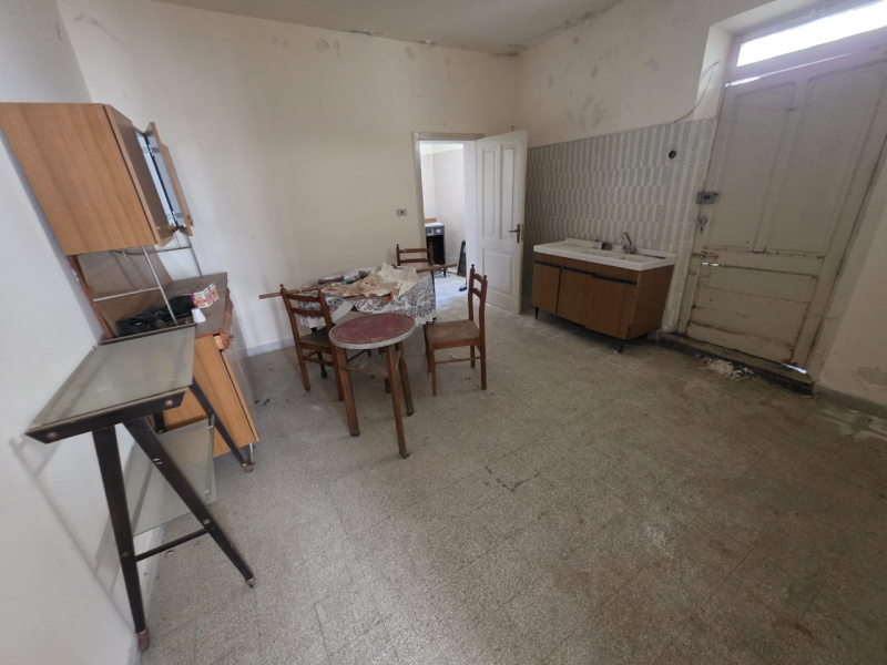 Casa Indipendente Su Tre Livelli Terreti