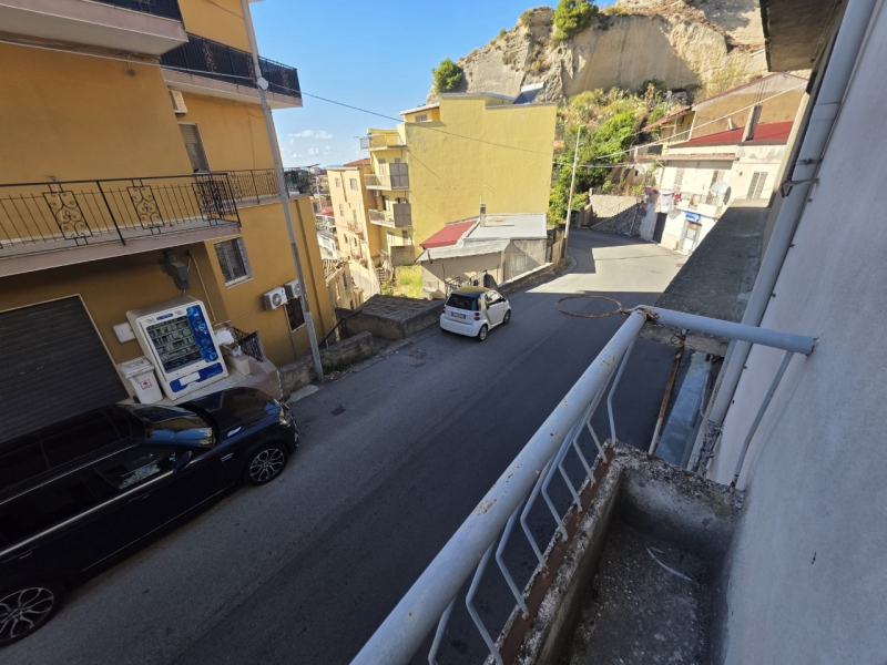 Casa Indipendente Su Tre Livelli Terreti