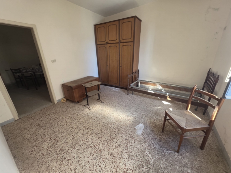 Casa Indipendente Su Tre Livelli Terreti