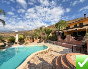 Prestigiosa Villa Con Piscina & B&B Pellaro Lotto 1500 Mq