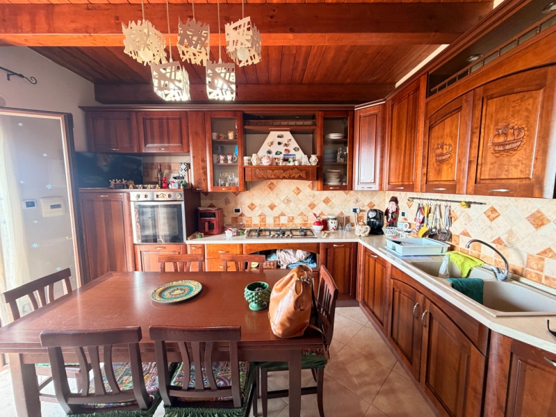 Casa Indipendente Su Tre Livelli Panoramica Con Cortile Ferrito