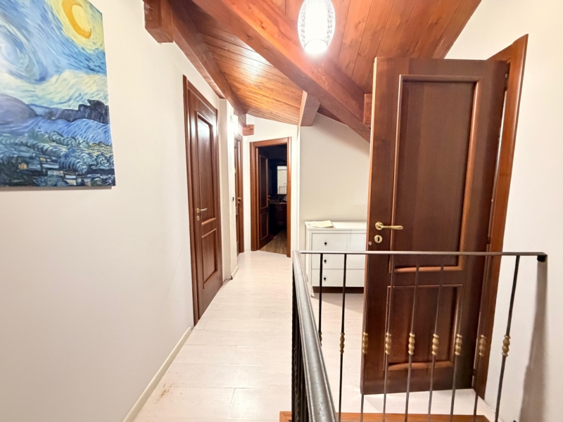 Casa Indipendente Su Tre Livelli Panoramica Con Cortile Ferrito