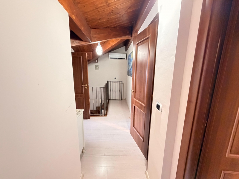 Casa Indipendente Su Tre Livelli Panoramica Con Cortile Ferrito