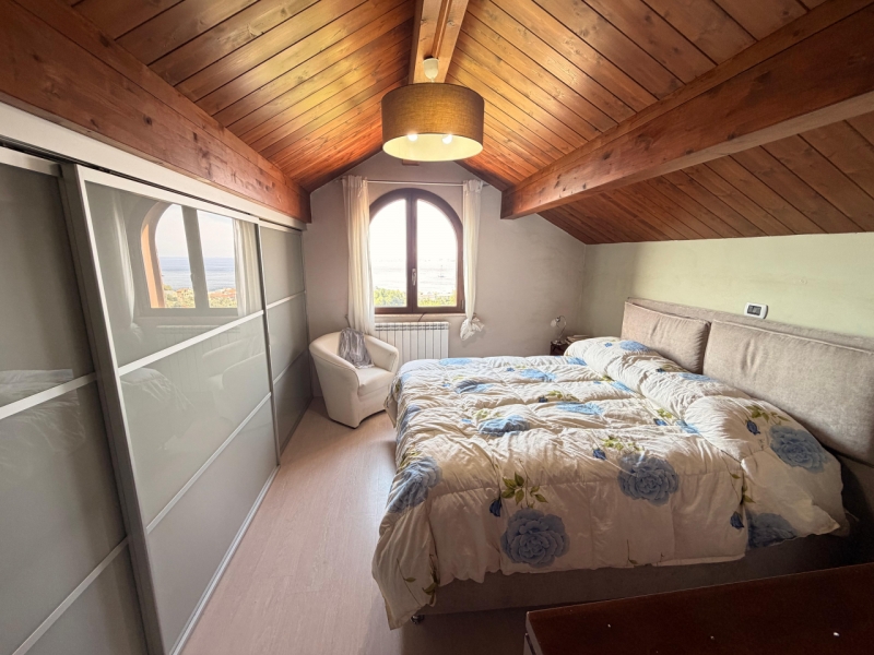 Casa Indipendente Su Tre Livelli Panoramica Con Cortile Ferrito