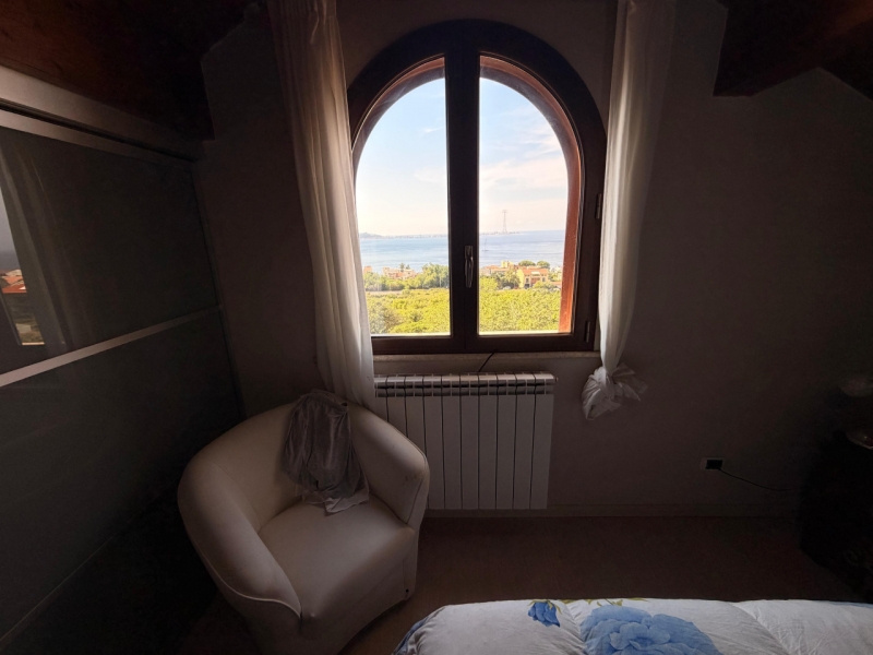 Casa Indipendente Su Tre Livelli Panoramica Con Cortile Ferrito