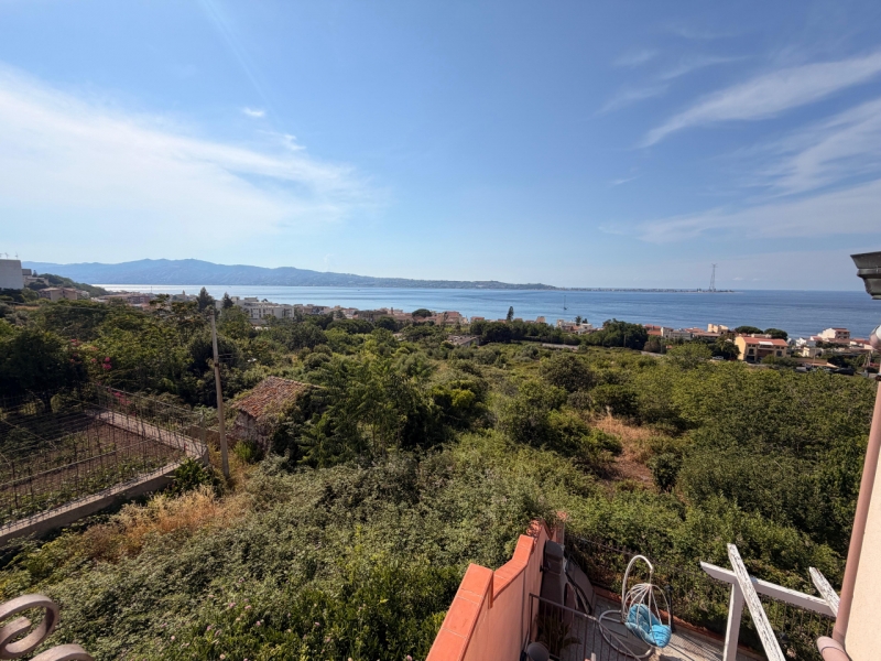 Casa Indipendente Su Tre Livelli Panoramica Con Cortile Ferrito