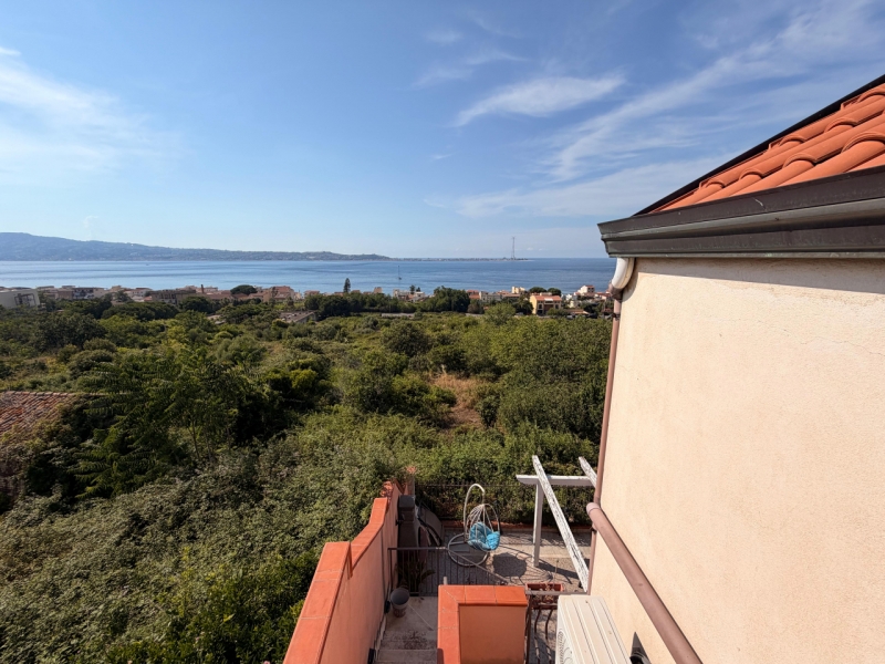 Casa Indipendente Su Tre Livelli Panoramica Con Cortile Ferrito