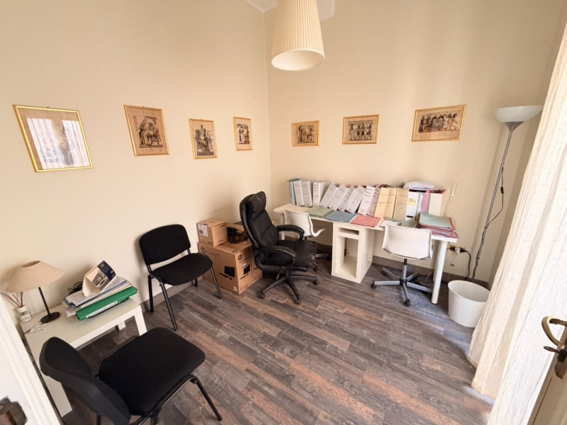 Appartamento Centro Pressi Piazza Carmine 89 Mq