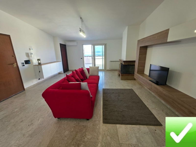 Prestigioso Attico Arredato + Terrazzo Panoramico + Posto Auto Via Petrara