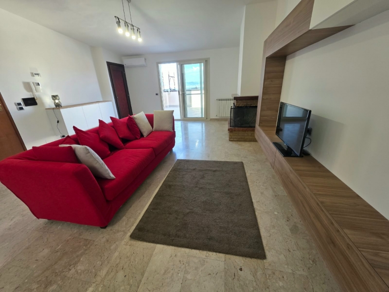 Prestigioso Attico Arredato + Terrazzo Panoramico + Posto Auto Via Petrara