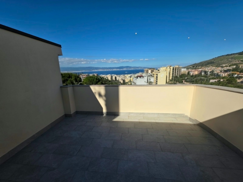 Prestigioso Attico Arredato + Terrazzo Panoramico + Posto Auto Via Petrara
