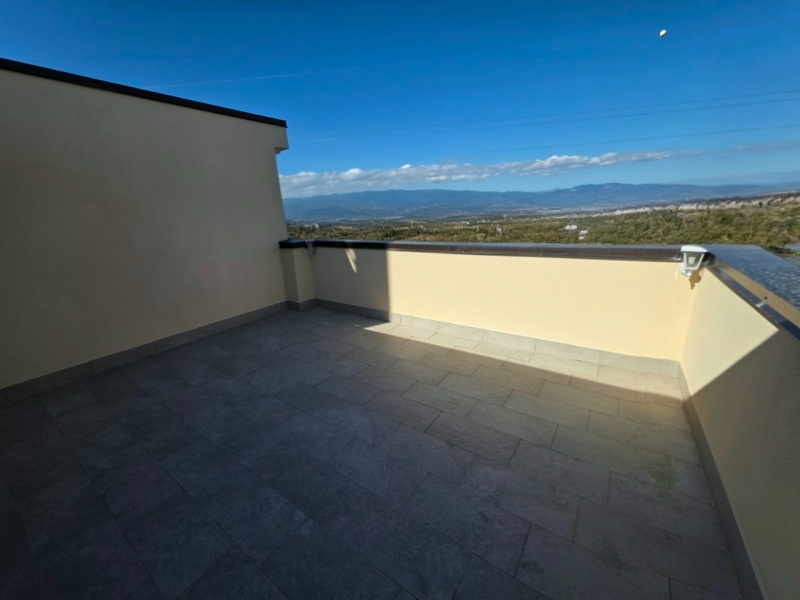 Prestigioso Attico Arredato + Terrazzo Panoramico + Posto Auto Via Petrara