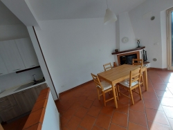 Ristrutturato Ben Arredato Con Terrazza Privata Via De Nava 100 Mq