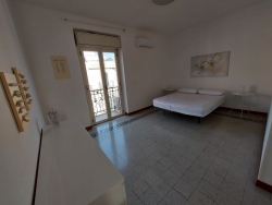 Ristrutturato Ben Arredato Con Terrazza Privata Via De Nava 100 Mq