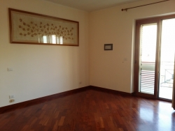 Duplex Di Pregio Su Due Livelli Con Ampio Terrazzo e Veranda Centro 240 Mq