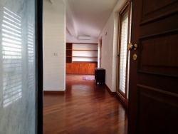 Duplex Di Pregio Su Due Livelli Con Ampio Terrazzo e Veranda Centro 240 Mq