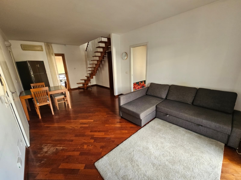 Duplex Di Pregio Su Due Livelli Con Ampio Terrazzo e Veranda Centro 240 Mq