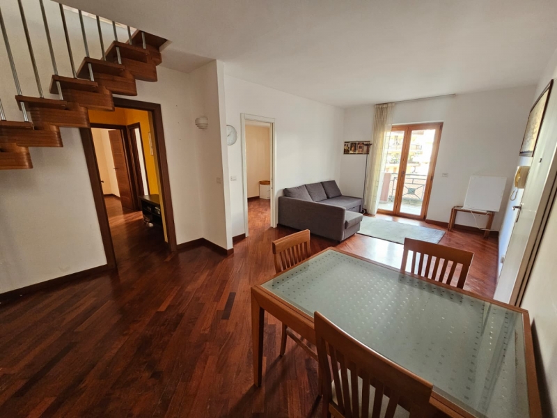 Duplex Di Pregio Su Due Livelli Con Ampio Terrazzo e Veranda Centro 240 Mq